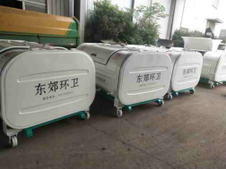 可卸式勾臂车垃圾箱